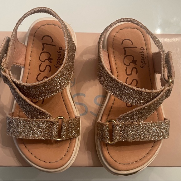 Dynasty Classics Toddler Gold Sparkling Velcro Closure Size 6 Sandals - Picture 4 of 6